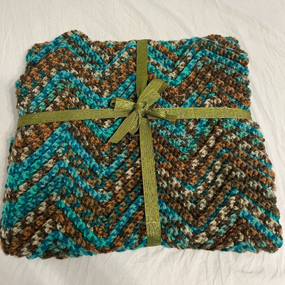 ❤️ Grandma’s Crochet Throw/Baby Blanket in teal/brown Camoflage Chevron Pattern